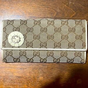 Authentic Gucci Monogram GG Trophy Continental Wallet
